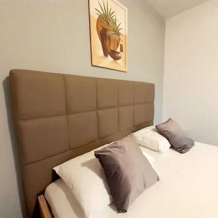 Magic Studio Hunedoara Apartment Ngoại thất bức ảnh