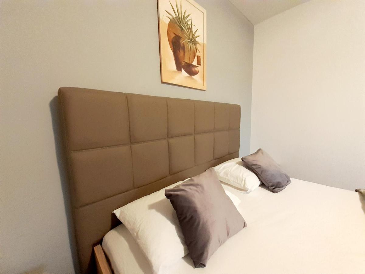 Magic Studio Hunedoara Apartment Ngoại thất bức ảnh